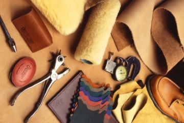 Leder, Werkzeuge und Erzeugnisse der Lederverarbeitung
