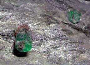 Smaragde aus dem Habachtal im Muttergestein
