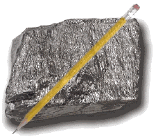 Bleistift auf Graphit-Brocken
