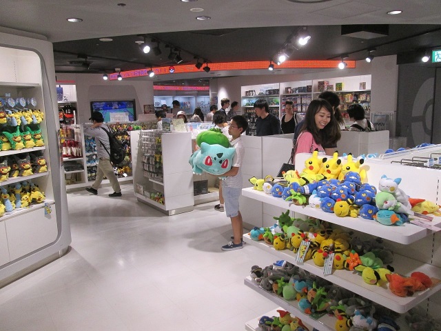 erschiedene Pokémon-Figuren im Mega Tokyo Pokémon Center, Sunshine City, Ikebukuro
