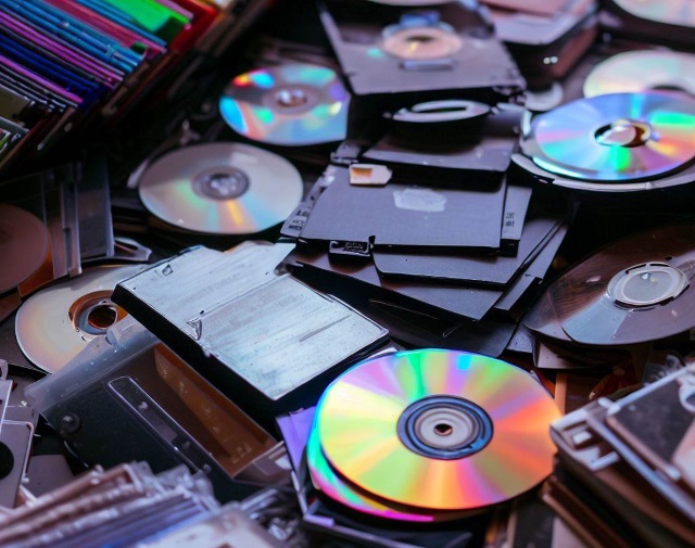 Alte Software für Sammler in Form von Disketten und CDs