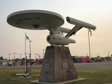 Die Skulptur eines Raumschiffs aus „Star Trek“ in Vulcan, Alberta